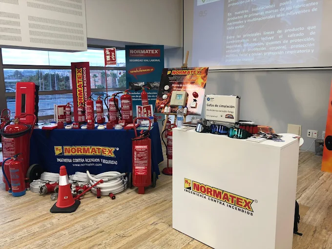Stand de Normatex con soporte activo en feria